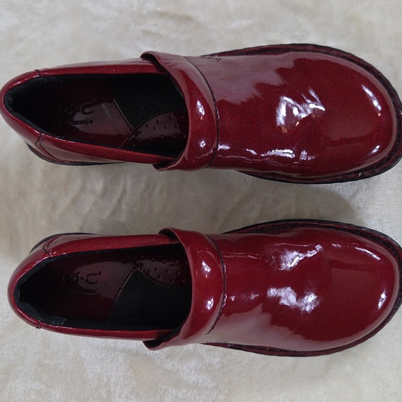 BOC Born Concepts Red Patent Clogs - Picture 2 of 10